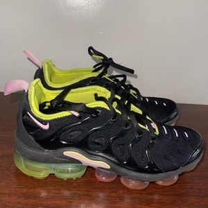 Nike Air VaporMax Plus Black Pink Rise Volt Women
